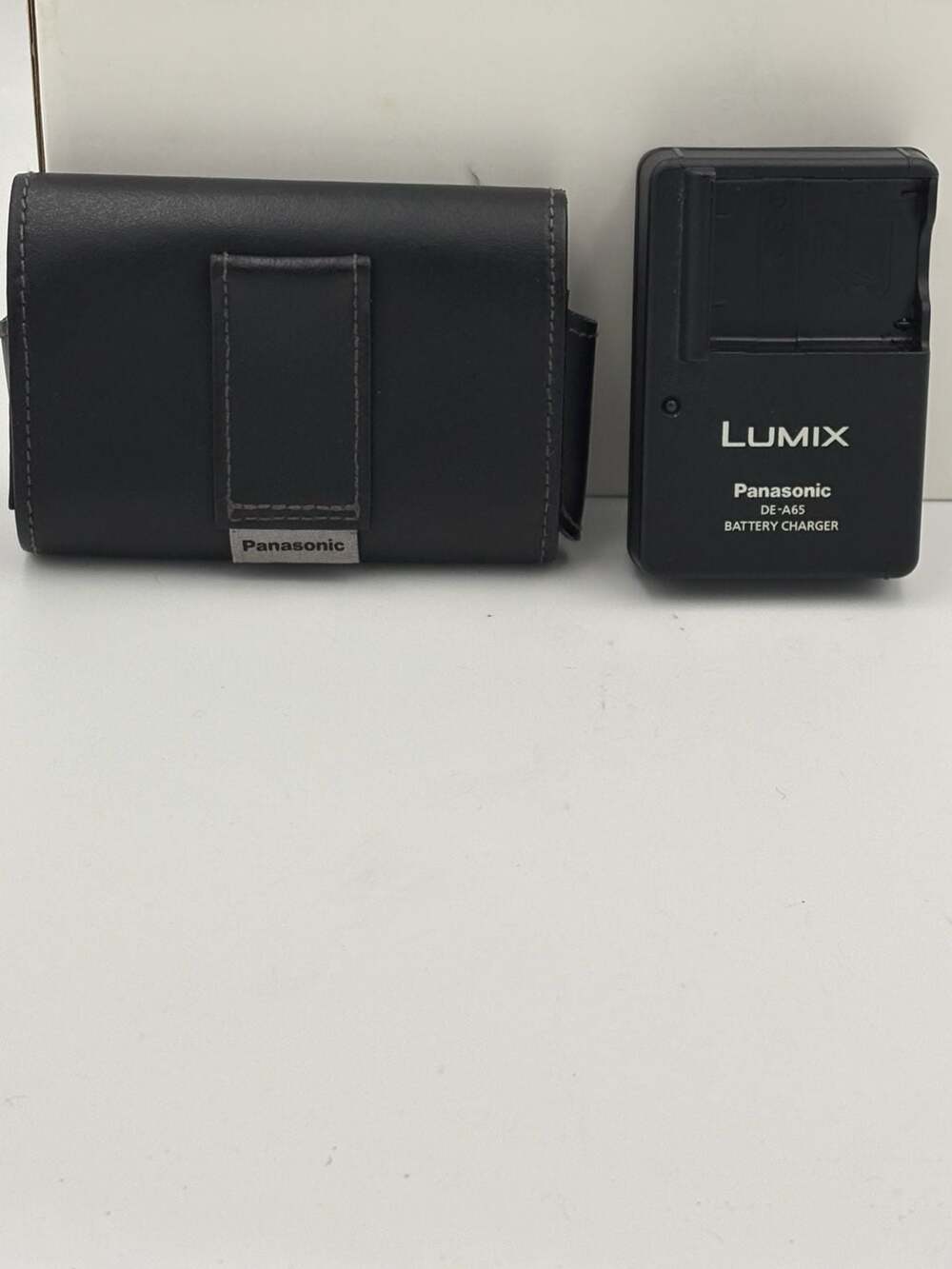 Panasonic Lumix Battery Charger DE-A65 with Official Leather Charger Case Lot